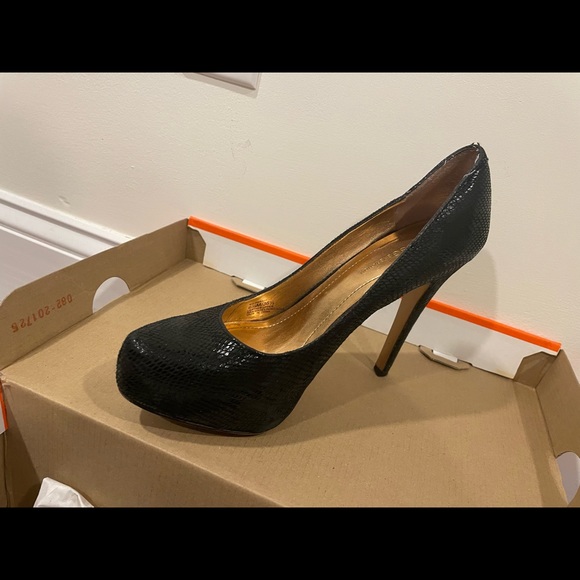 Heels - Picture 4 of 6